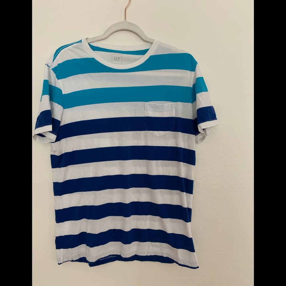 - GAP men’s tshirt